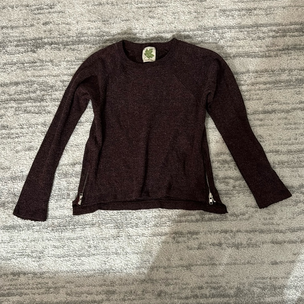 Maroon sweater